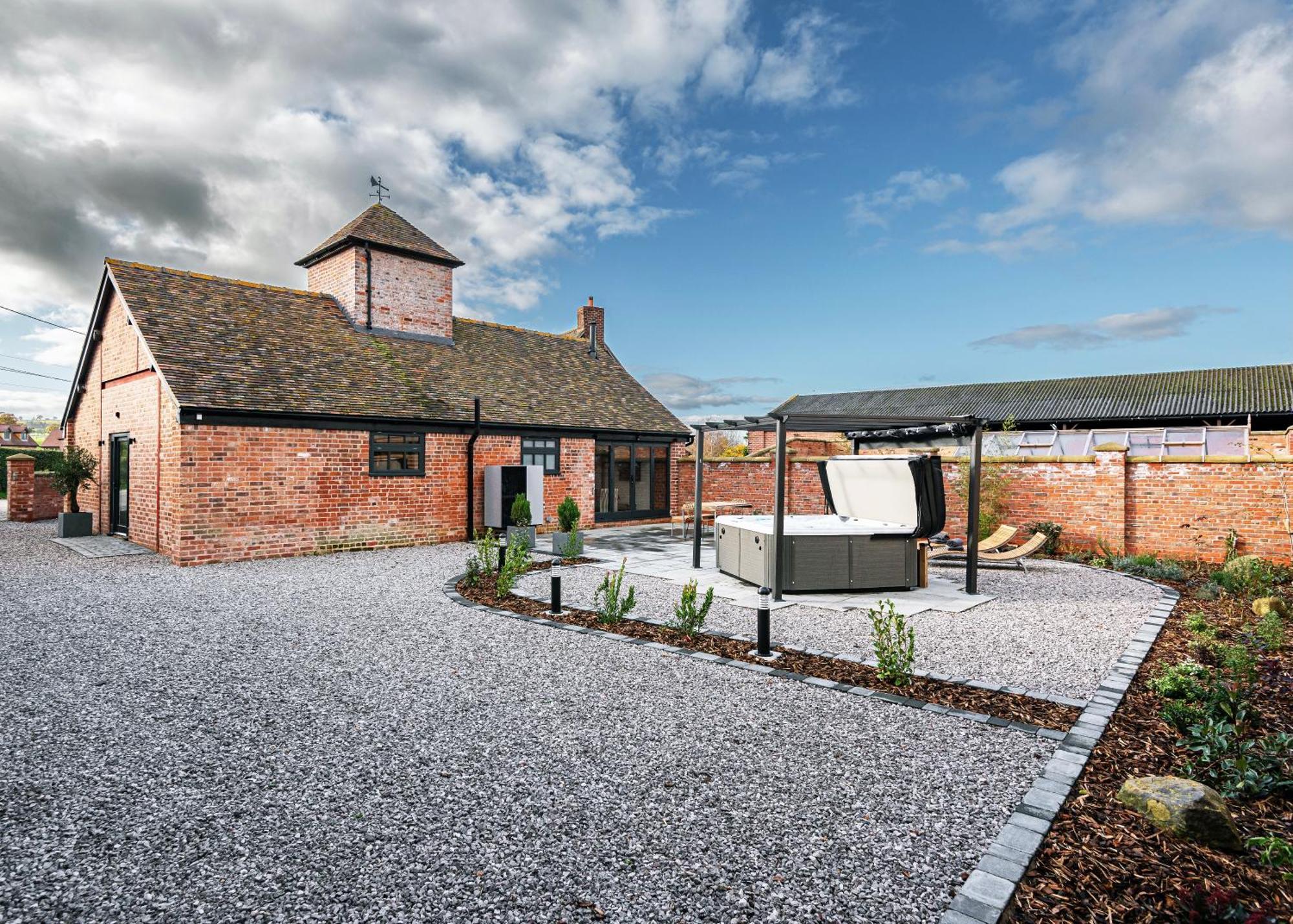 Pigeon House - Unique Barn With Private Garden, Hot Tub And Wood Burner Villa Shrewsbury Exterior photo